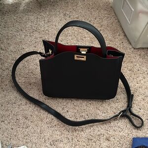 Adjustable straps purse